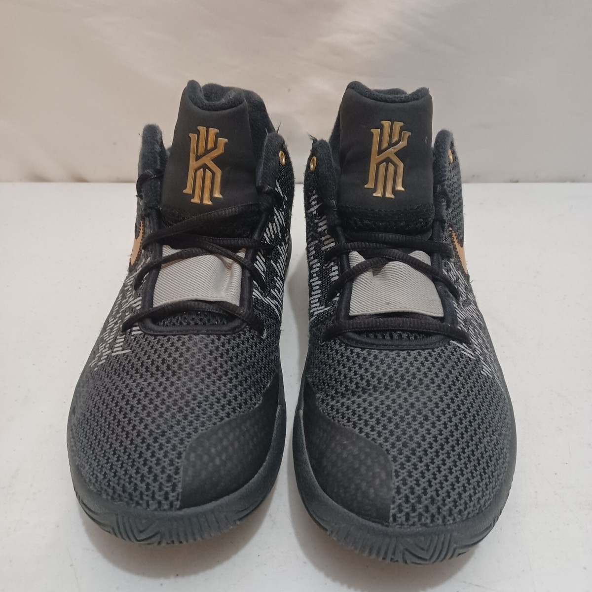 kyrie flytrap 5 black and gold
