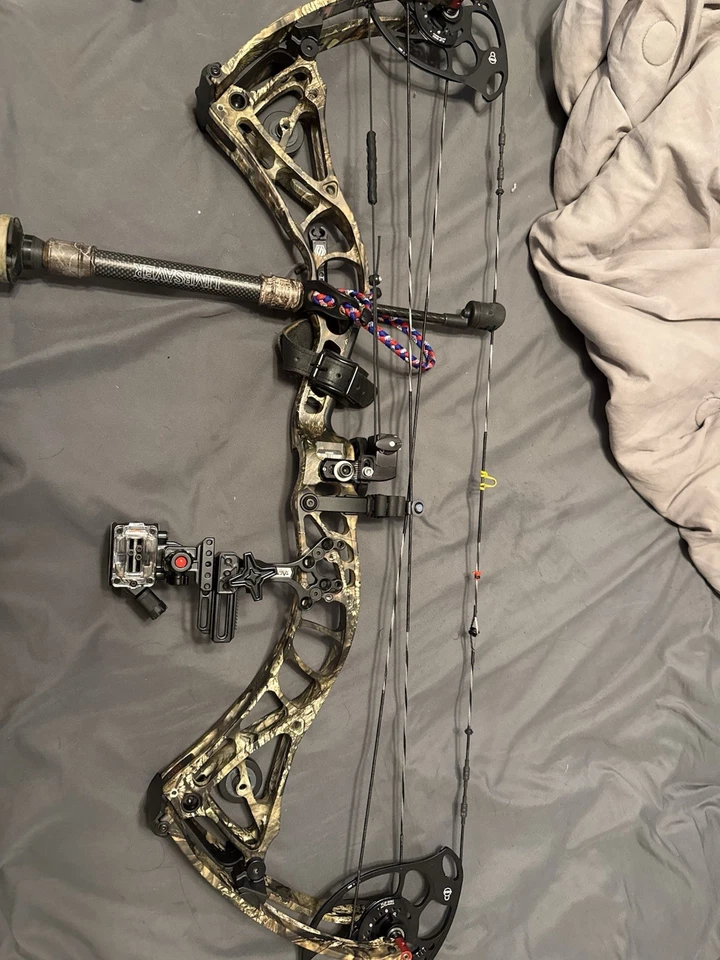 Bowtech Sr 350 MossyOak Country Camo. Right Handed 70 Pound Draw Weight. - Image 2 of 4