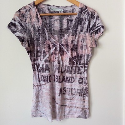 Y2K NYC Graphic Print Top Womens M Pink Gray Grunge Rhinestone 3D Urban Queens
