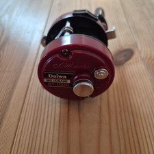Moulinet d'appât Daiwa Millionaire ST-1000 rouge