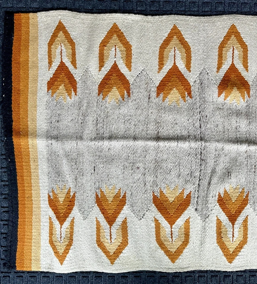 Alfombra mexicana telada a mano con patrón de flores de cactus naranjas y amarillos 55 x 35 en muy buen estado de colección Foto 2 de 4