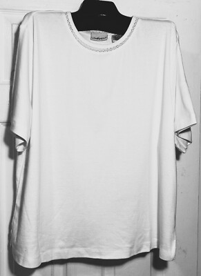 New Chic Women size Large Stretch cotton knit top crew neck embroidered neck tee