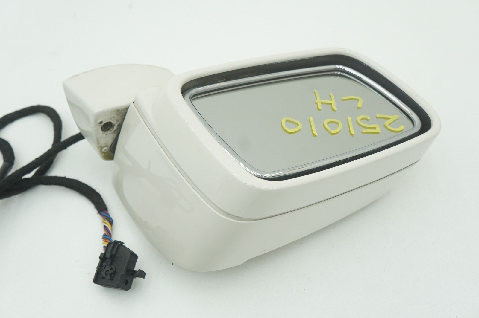Left Door Mirror Arctic White (R29) OEM 51167189337 Rolls Royce Phantom Vii 2006