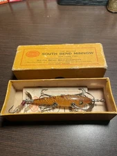 Vintage Antique Southbend 5 hook fishing lure in sienna crackle back combo