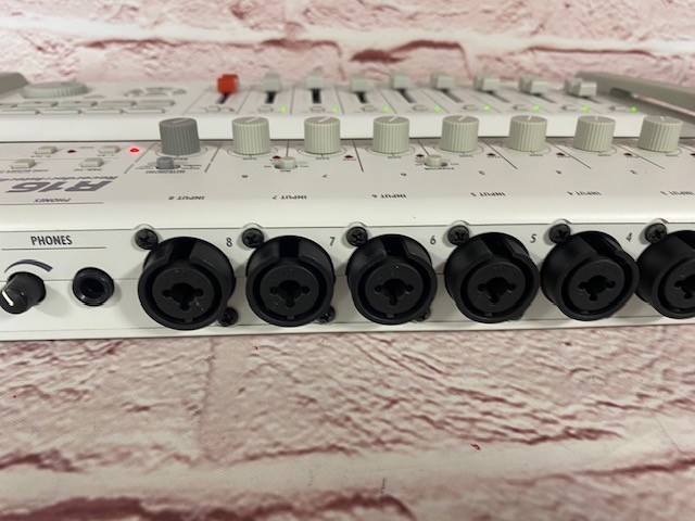 ZOOM R16 Portable Multitrack Recorder Controller Interface very fast ...
