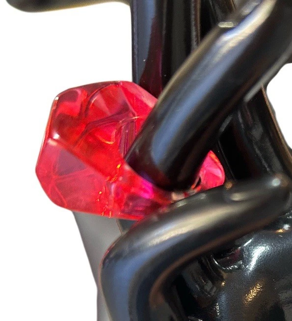 Anel listrado vintage resina Lucite plástico vermelho claro retrô tamanho 6 - Imagem 3 de 4