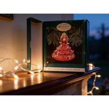 Christmas vintage 1996 Hallmark Keepsake Barbie Happy Holidays Doll Ornament