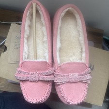 Bearpaw Size 7 MCynthia Suede Sheepskin Moccasin Slipper shoe Pink Bling NEW BOX