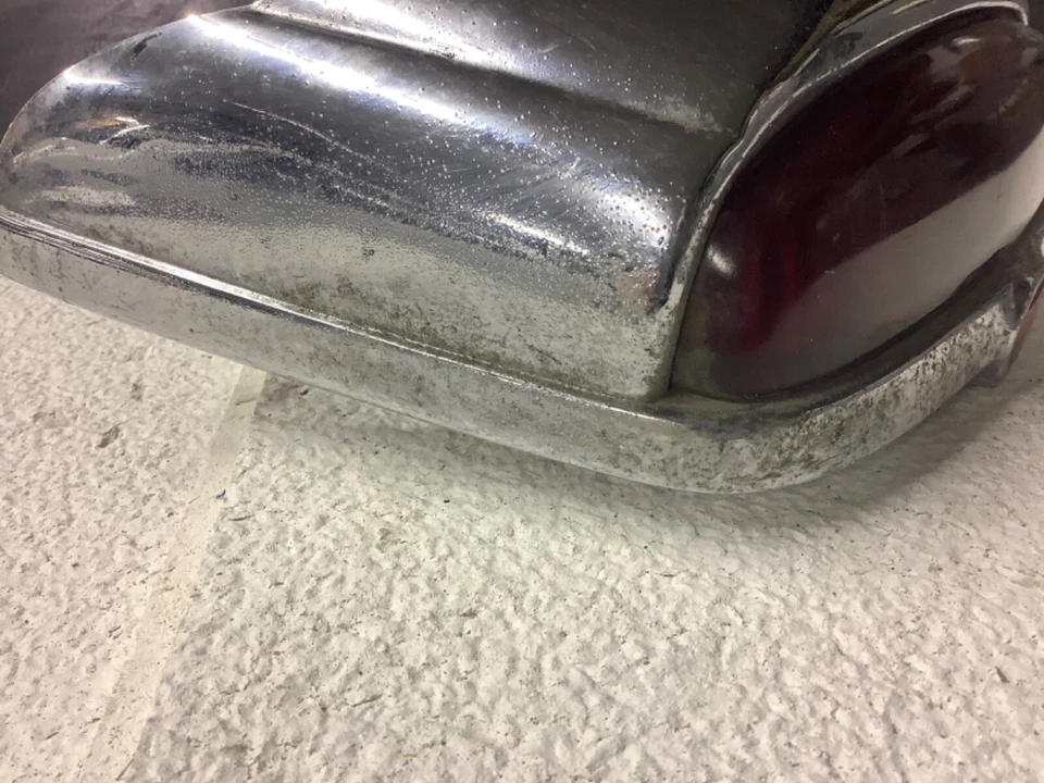 Conjunto de carcasa de luz trasera izquierda Kaiser 1949-50 Foto 4 de 4