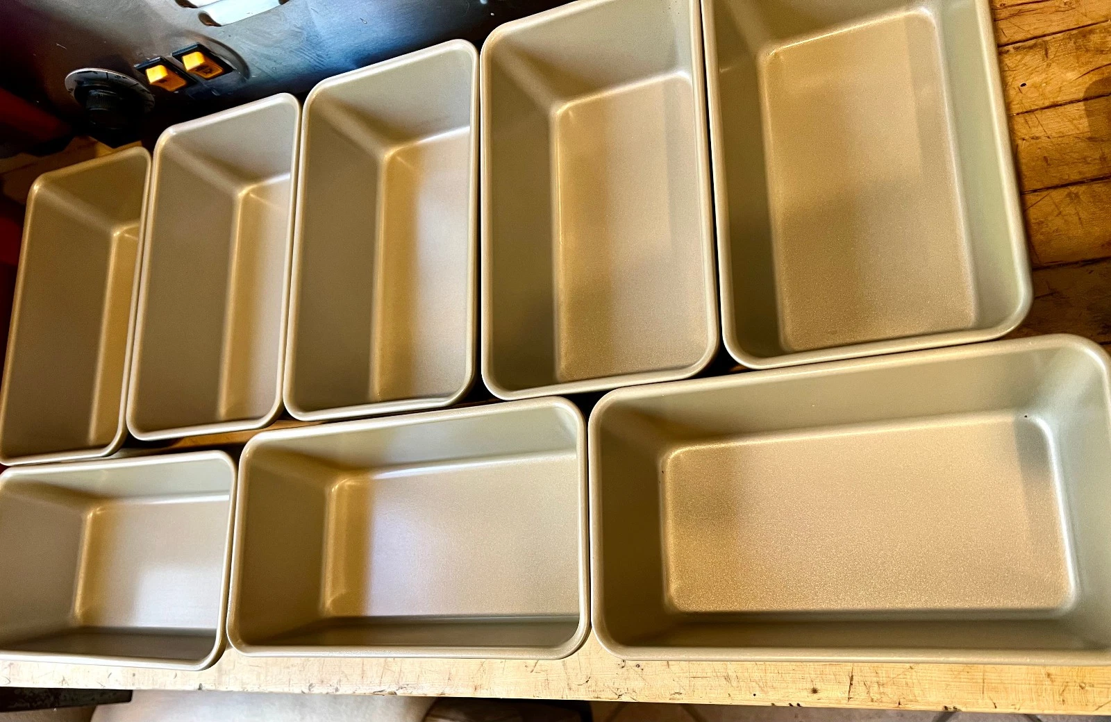 Lot of 8 ~ 9x5 Gold Bread Loaf Pans FIGMINT Aluminized NonStick STEEL PTFE Free