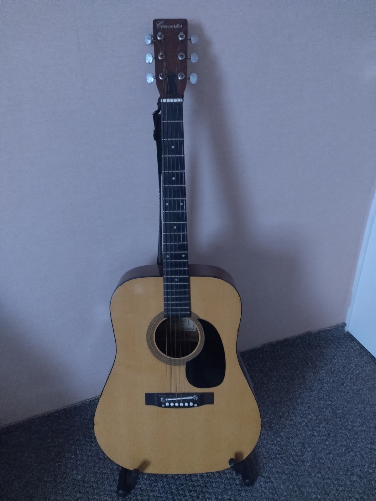 Vintage Concerter Dreadnough Guitar from 1970 s . Korea .