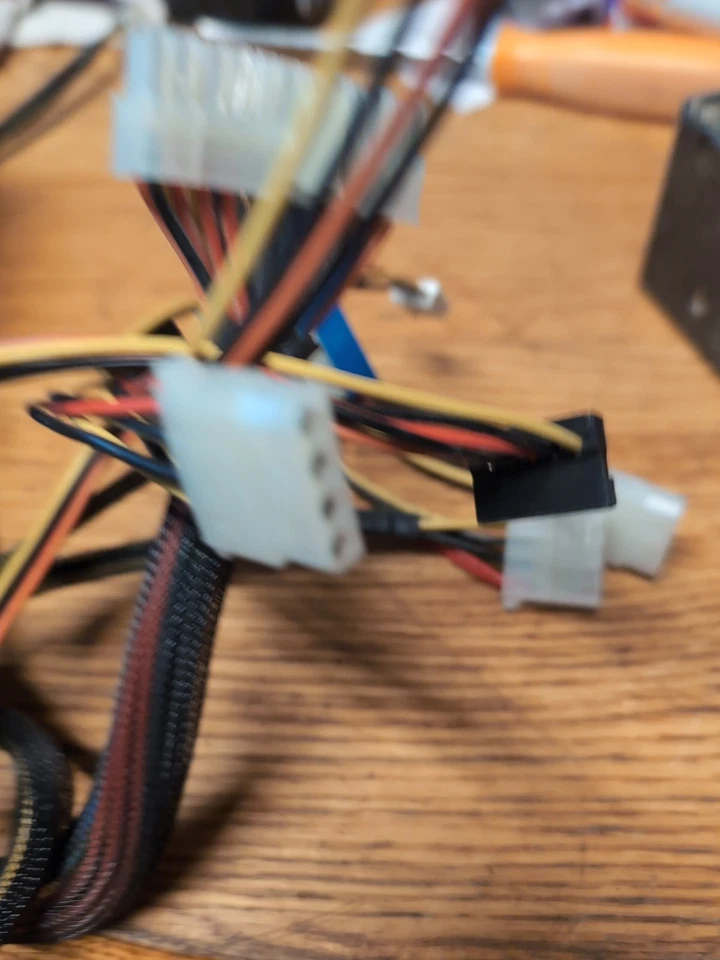 Silencer 610 EPS12V Power Supply 670w Max - Image 3 of 4