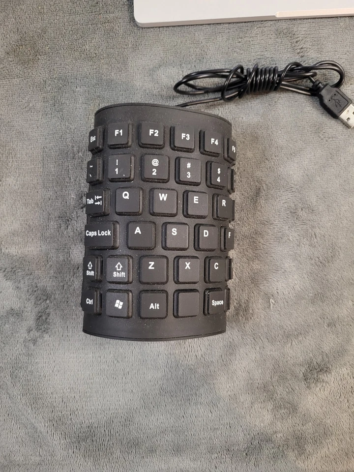 Universal Keyboard Dustproof Waterproof Silicone Flexible Full Size USB Keyboard - Image 3 of 3