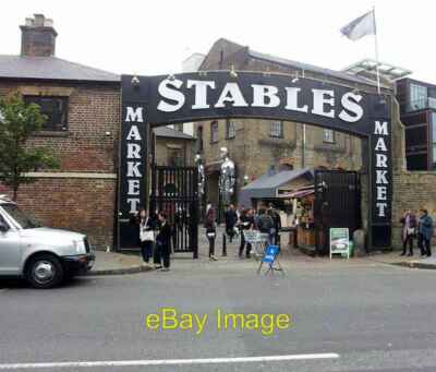 Foto 6x4 Eingang zum Camden Stables Market, London NW1 Camden Town von c2017