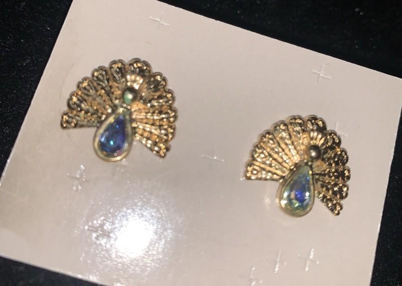 Vintage Goldtone Avon Pretty Peacock Pierced Earrings
