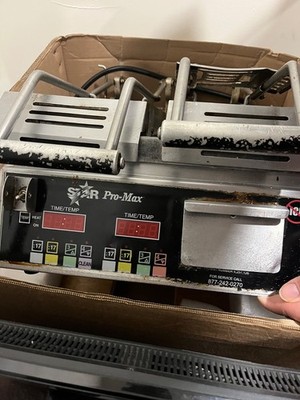 Used Star Pro-Max Split Lid 14'' Two Sided Panini Press Grill