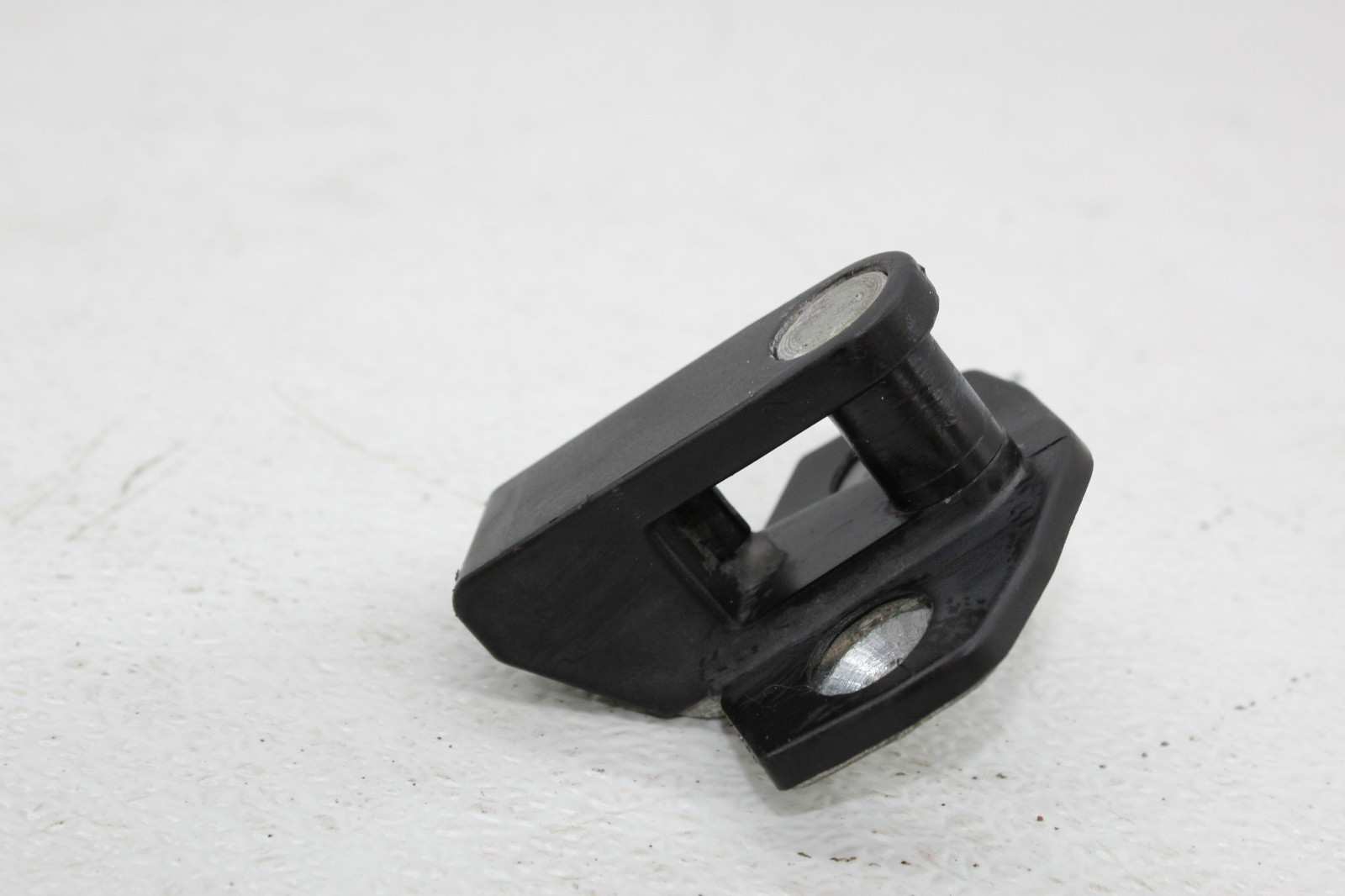 99-01 FERRARI 456 M RIGHT PASSENGER DOOR STRIKER MOUNT