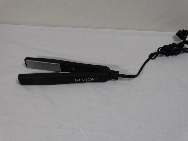 Revlon Rvst2043 Mid Size Ceramic Straightener 1 Inch Black For