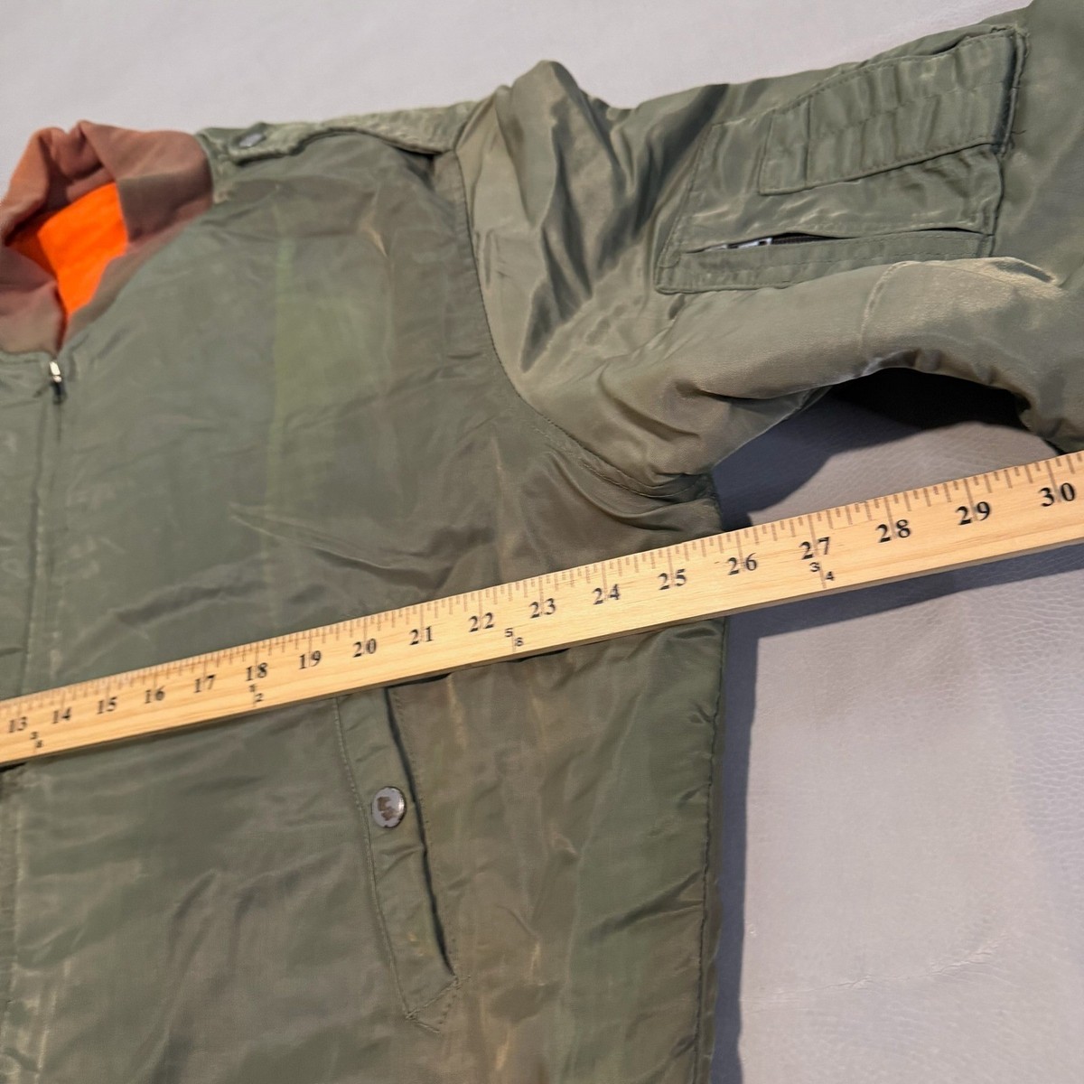 VTG 80s MA-1 Flight Jacket Olive Green Sun Fade Distress Bomber