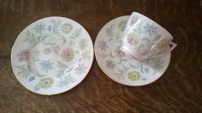 Schönes Minton Trio - Vanessa Design, Teetasse, Untertasse und Beilagenteller