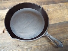 Cast Iron Antique Bottom Gated Skillet #10 / 12
