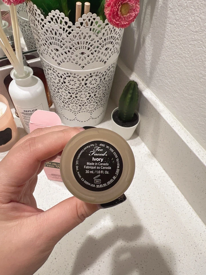 Too Faced Born This Way Oil Free Undetectable Foundation (IVORY) (1oz / 30ml) - Image 4 of 4