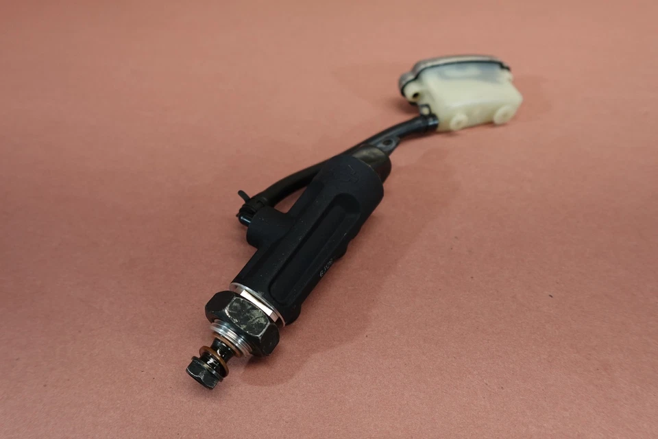 Harley VRSCF 2009-2017 Muscle V-Rod cilindro maestro de freno trasero Foto 2 de 4