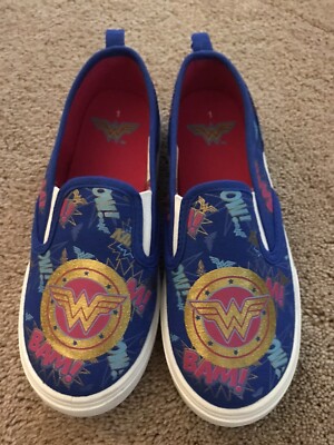 DC Wonder Women Girls Slip On Canvas Sneakers Shoes Sz 1 Colorful Gold Brand New