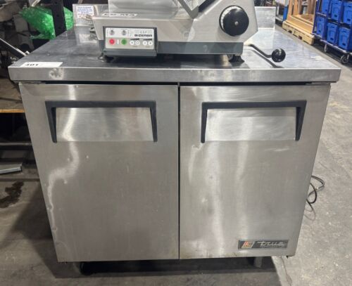 TRUE TWT-36 TWO SOLID DOOR STAINLESS STEEL UNDERCOUNTER REFRIGERATOR