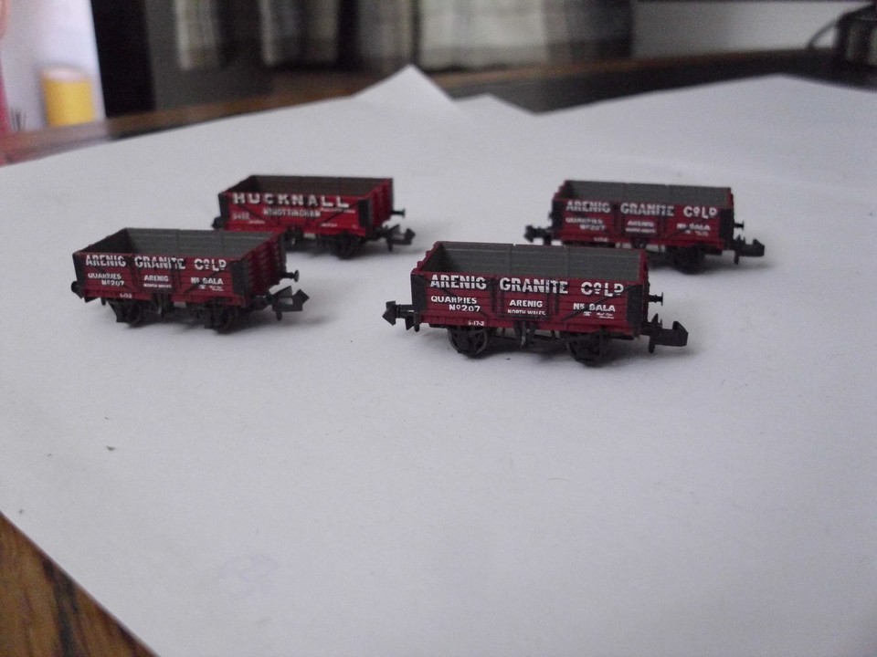 2 WAGONS LOCOMOTIVE GRAHAM FARISH by BACHMANN 377-368 CONTAINERS ASDA