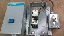 SIEMENS MOTOR STARTER 3TF4022-OA WITH ENCLOSURE WITH 3 POLE SWITCH 3UA50 00-OK
