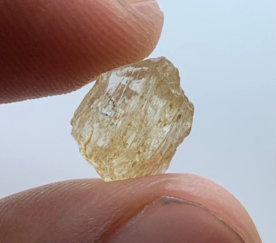 Impresionante escapolita natural de 38 quilates en forma cruda de África | Joyería en bruto Foto 3 de 4