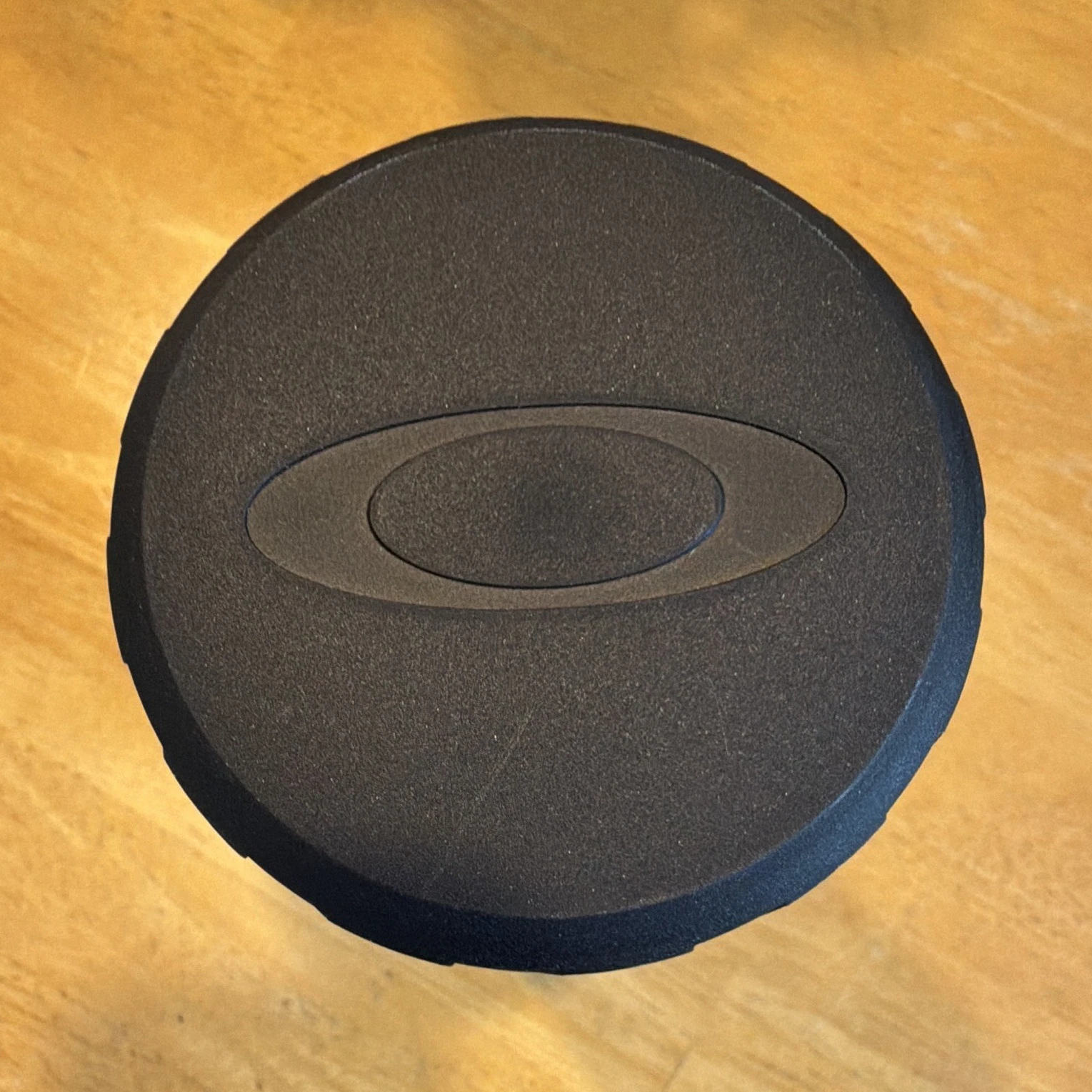 Oakley hard case, round Black/Red, Foam Material.
Opens in a new window or tab