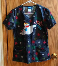 Frosty the Snowman Scrub Top Women's Karen Winter Snowflakes SZ S sledding snow
