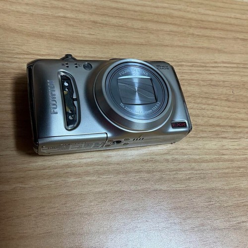 FUJIFILM FinePix F550EXR Digital Camera 16MP 15x Zoom GPS – Excellent w/ Battery - Picture 3 of 12