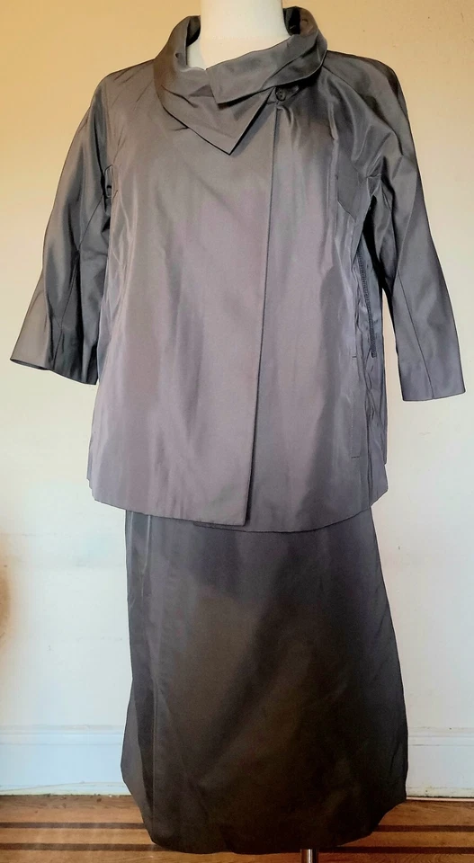 Traje Falda Lida Baday Con Cinturón Talla 4 Foto 2 de 4