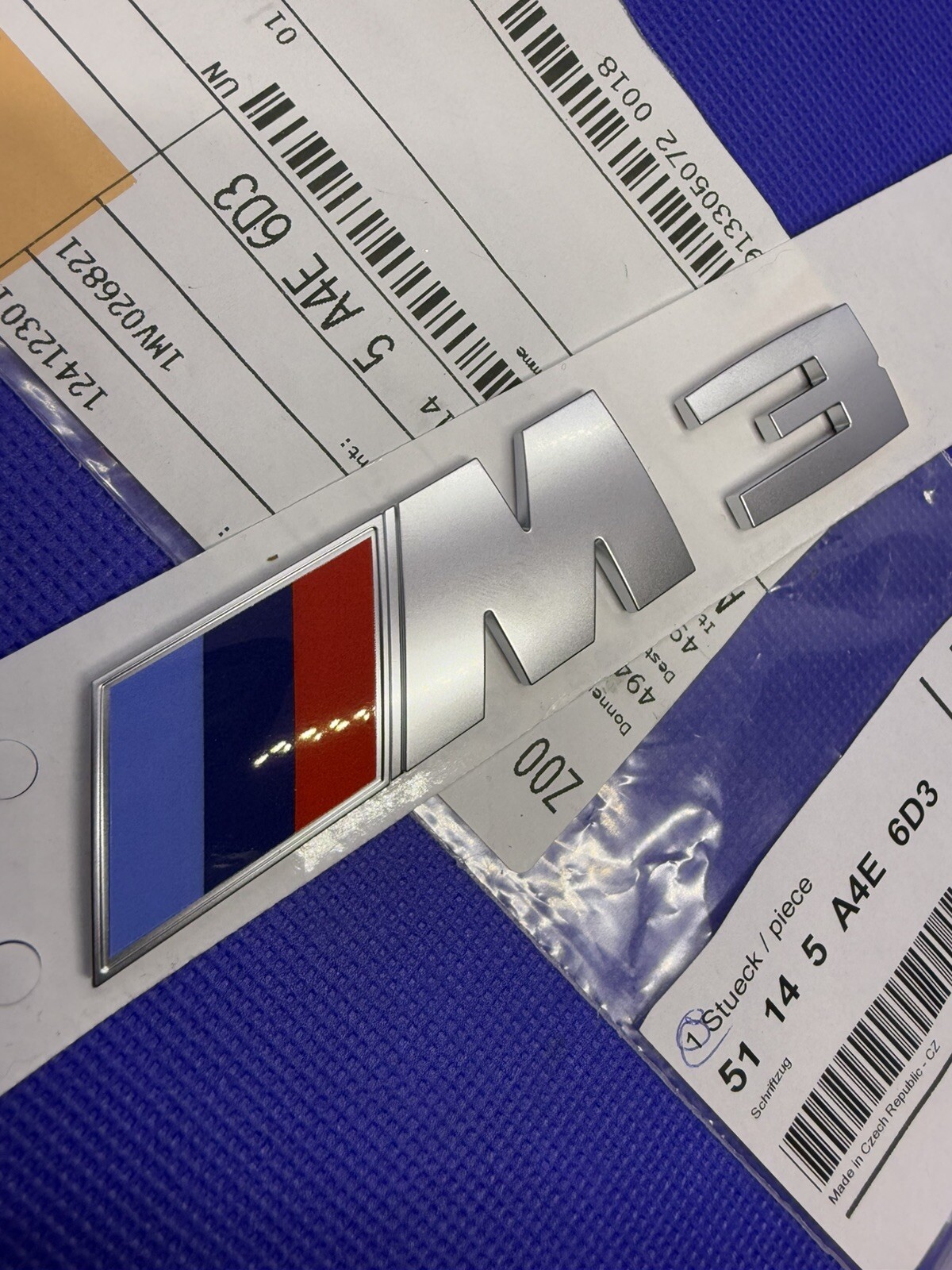 Sigle arrière BMW M3 cérium original référence constructeur 51145A4E603 pour coffre