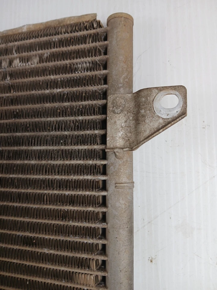 Condensador de aire acondicionado Ford AU Falcon de un motor Intech de 4 litros 1998-2002 Ute Foto 3 de 4