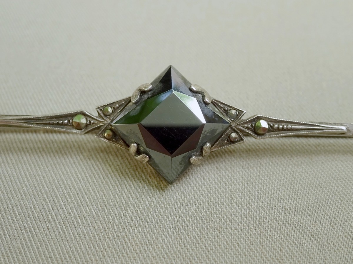 Belle Broche Ancienne En Argent Sertie D’hématite Et Marcassites – Style 1900, Origine France