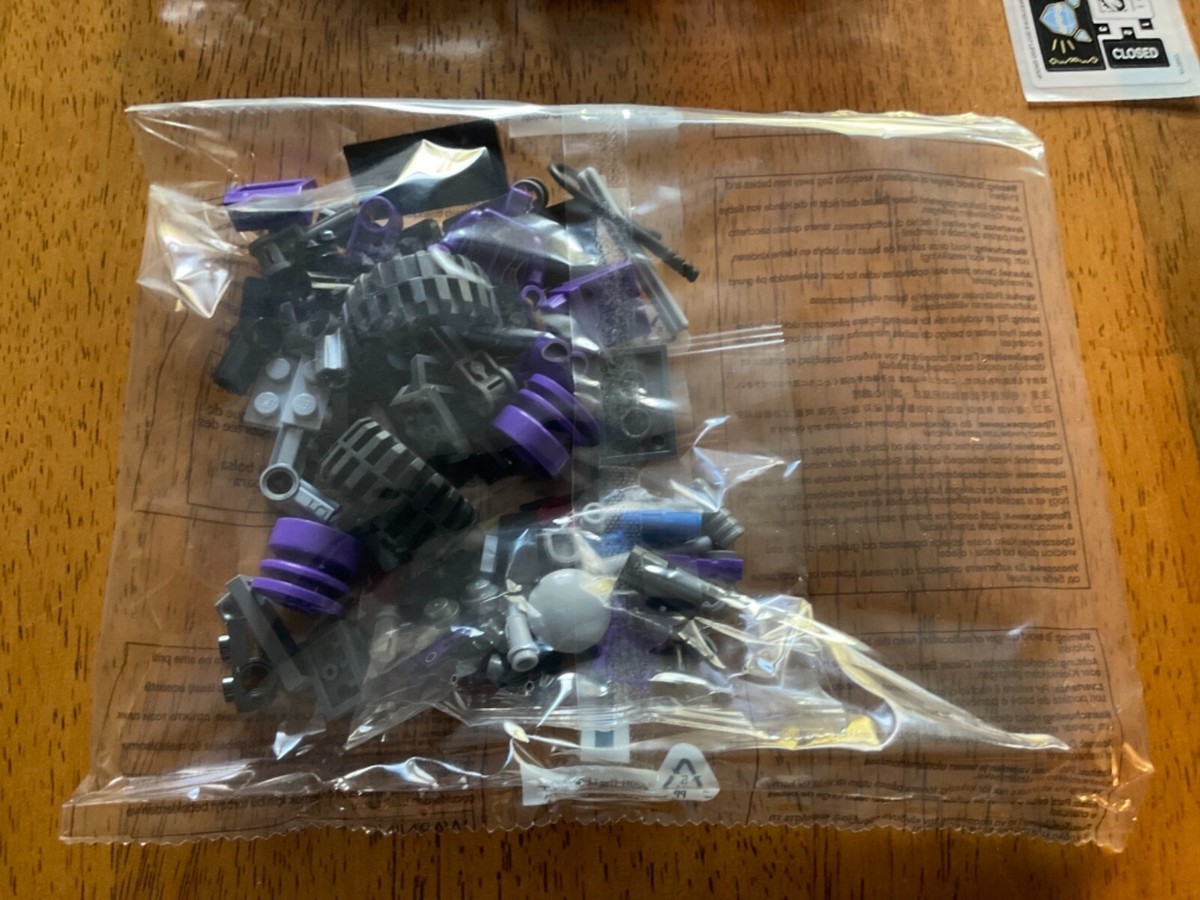 New LEGO The Batman Movie 70902. Cat Woman Cat Cycle Clash Box
