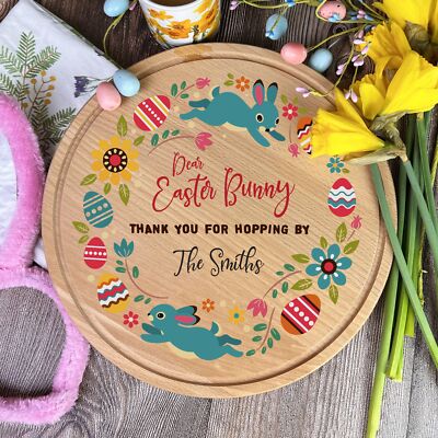 Bunter Kranz Osterhase Stop Here personalisiertes Leckerbissenbrett