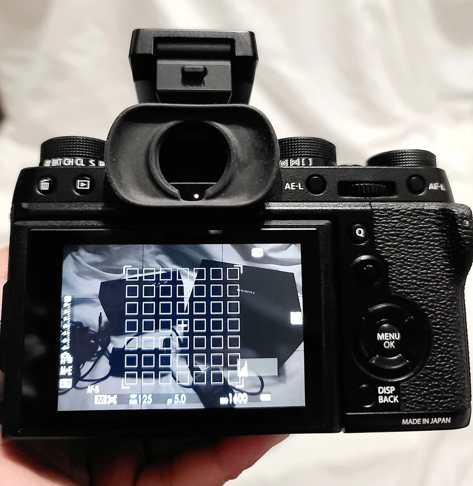 Fujifilm X-T2 con XF18-55mmF2.8-4 y empuñadura de batería Foto 3 de 4