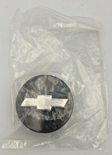 Gm 9595010 Chevrolet Silver Textured Bowtie Black Center Wheel Cap Gm 9595010 Chevrolet Silver Textured Bowtie Black Center Wheel Cap