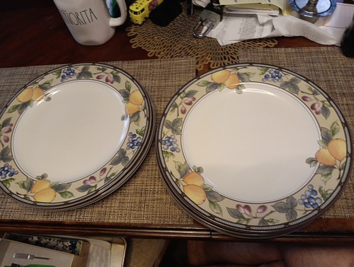 MIKASA Intaglio GARDEN HARVEST CAC29 Dinner Plate 11"-Set of Two LN