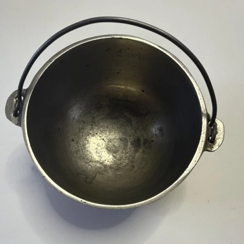 Wagner Cast Iron Pot with Handle, Three Legs, Marked SIDNEY 0 collectible