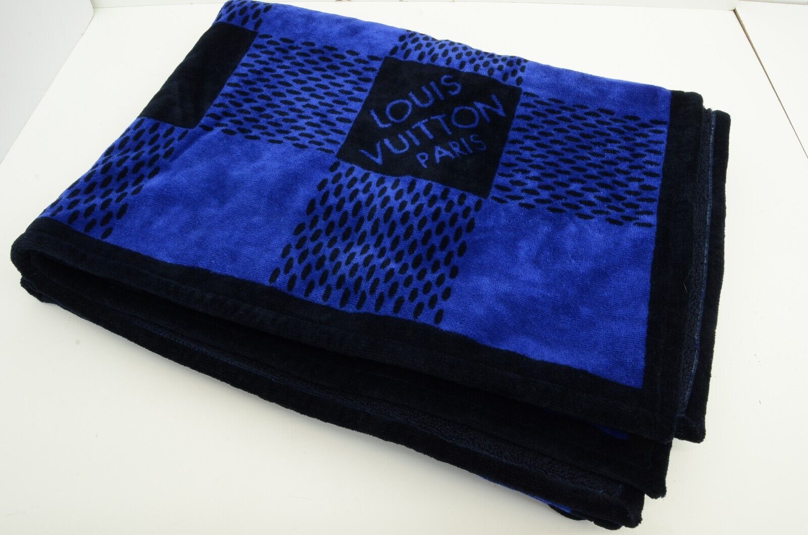 Authentic Louis Vuitton Blue Black Checkered Large Cotton Beach Bath Towel  Spa