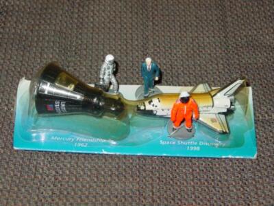 (1) 1998 Hot Wheels Pack : John Glenn Great American Hero - Mercury 7 & SHUTTLE