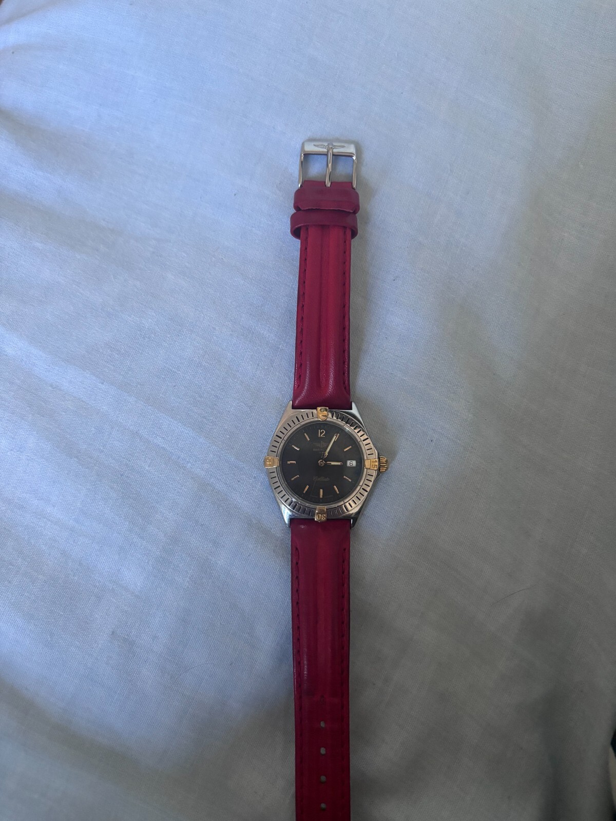 Stylish wristwatch for men and women - elegant timepiece-image