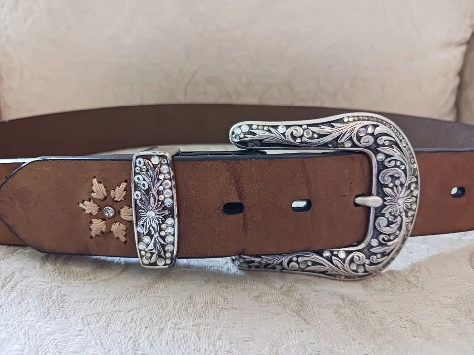 Nocona Sz M 34 Brown Leather Belt w Embroidered Flowers & Crystals Silver Buckle - Image 3 of 4