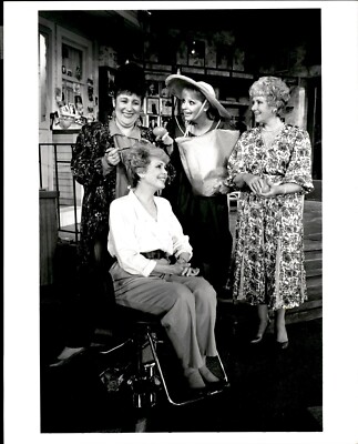 LD307 1989 Orig Photo STEEL MAGNOLIAS MARGO MARTINDALE BARBAR RUSH